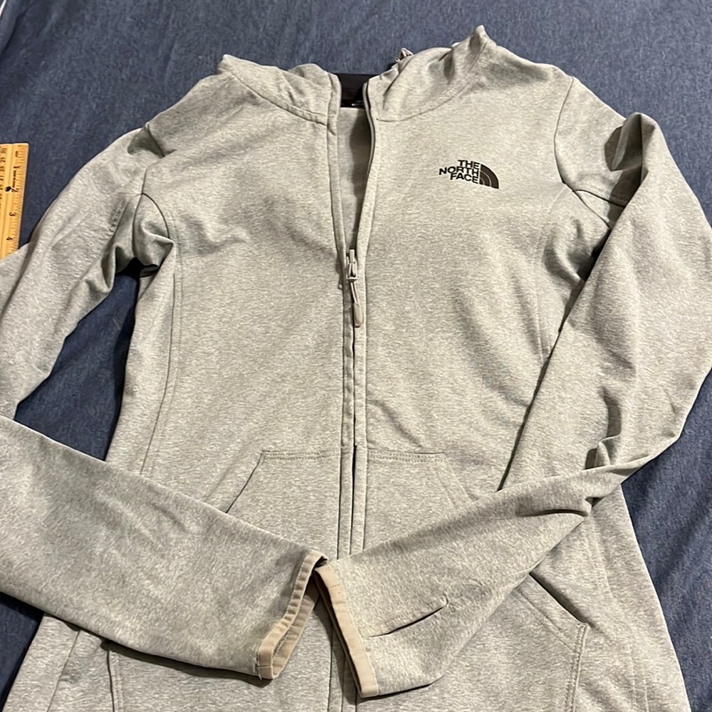Wind resistant hoodied jacket